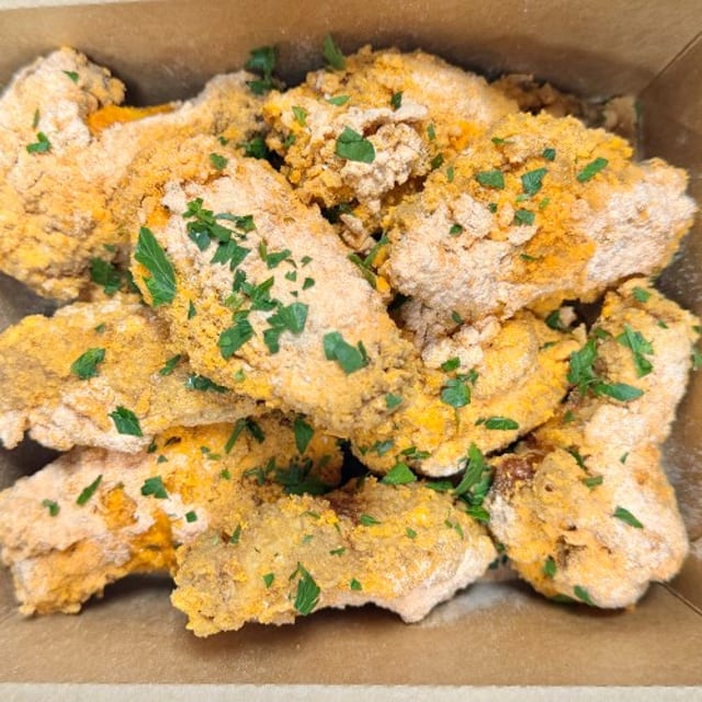 Chee-Z Fried Chicken Wings.
